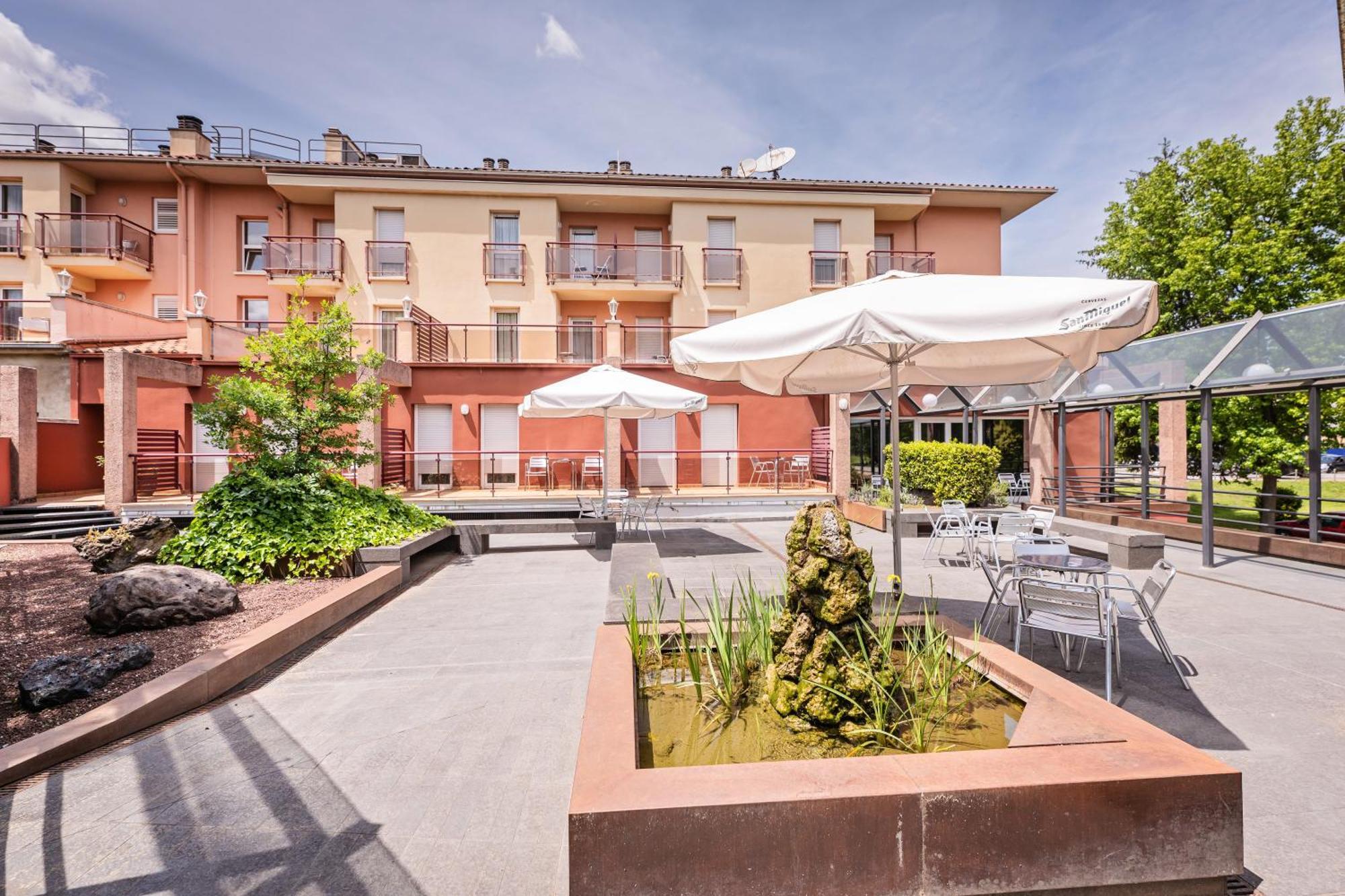 Hotel La Perla Olot Exterior photo